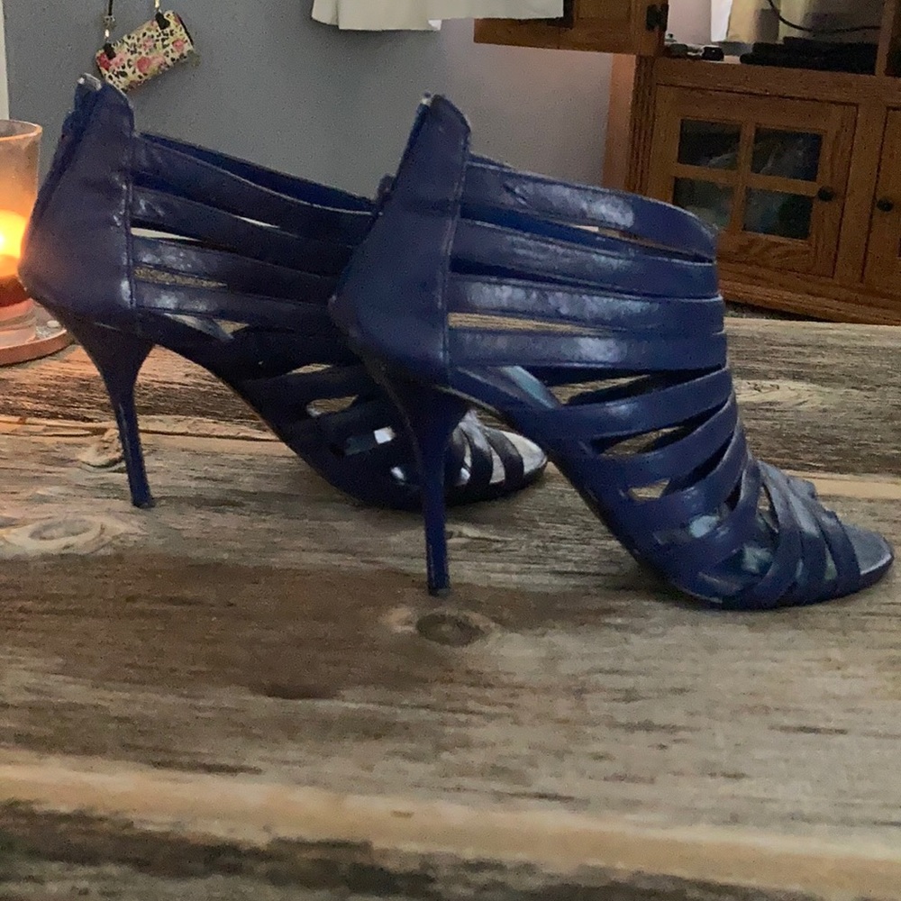 Pumps - Picture 2 of 3
